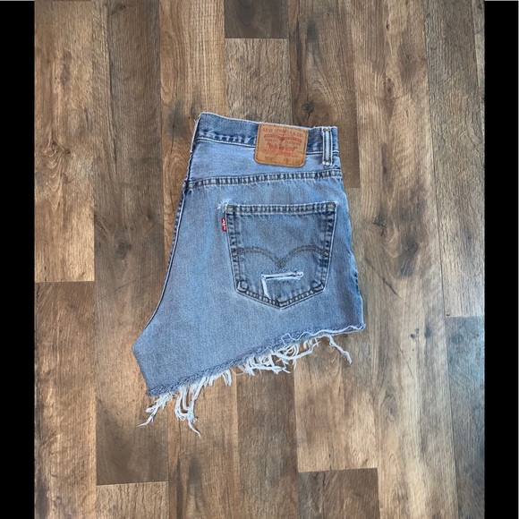 Levi's Pants - Adorable Levi’s 550 High Rise Cutoff Jean Shorts❣️